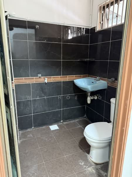 Rumah Teres 1 Tingkat untuk Dijual di Taman Johor Jaya (Johor Bahru) - Wai Hoe Ng - Bathroom - PropertyGuru.com.my