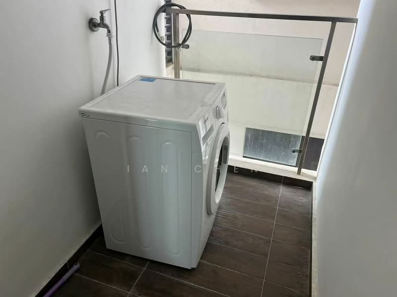 Kondominium untuk Dijual di Amberside @ Country Garden Danga Bay - Ian Chen - Balcony - PropertyGuru.com.my