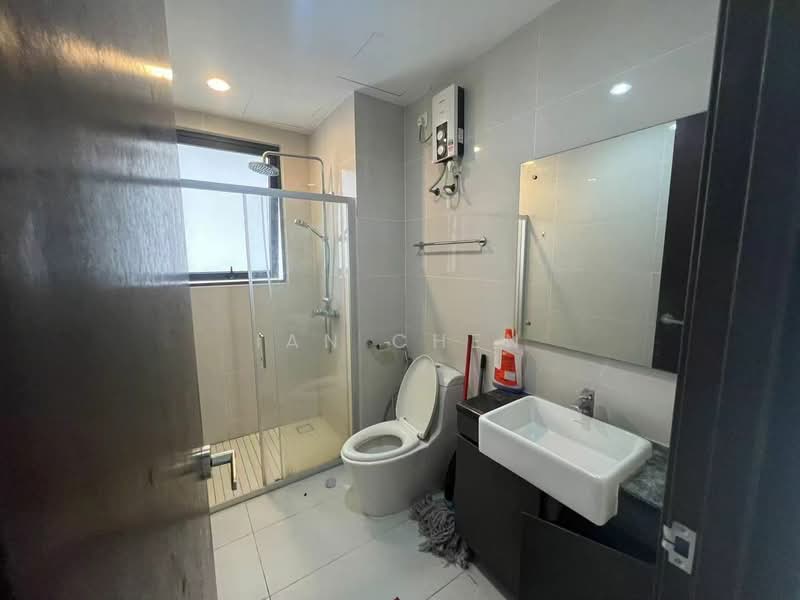 Kondominium untuk Dijual di Amberside @ Country Garden Danga Bay - Ian Chen - Bathroom - PropertyGuru.com.my
