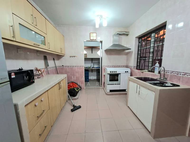 2-storey Terraced House for Sale in Seksyen 7 (Bangi) - Muhammad Zhariff Nasharudin - Kitchen - PropertyGuru.com.my