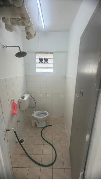 Apartment for Rent at Taman Petaling Utama Flat - Bryan Cho - Bathroom - PropertyGuru.com.my