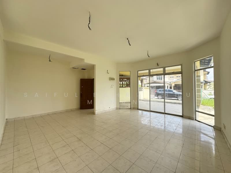 Semi-Detached House for Sale in Bandar Baru Salak Tinggi (Sepang) - Saiful Bahri Abdul Manan - Living Room - PropertyGuru.com.my