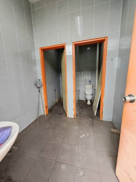 Kilang untuk Disewa di Bukit Minyak (Penang) - C.H. Lee - Bathroom - PropertyGuru.com.my