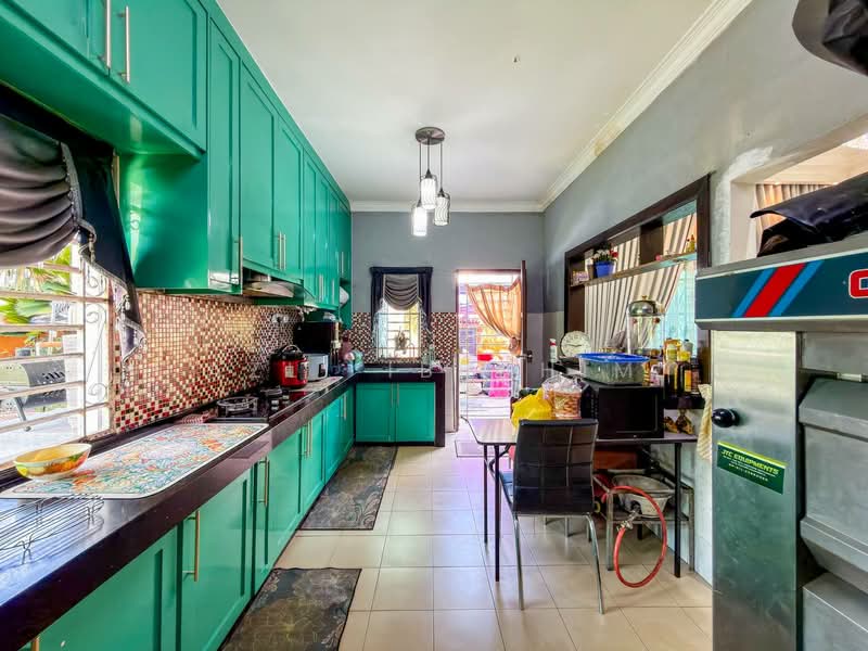 Semi-Detached House for Sale in Bandar Tasik Kesuma (Beranang) - Azli Ibrahim - Kitchen - PropertyGuru.com.my