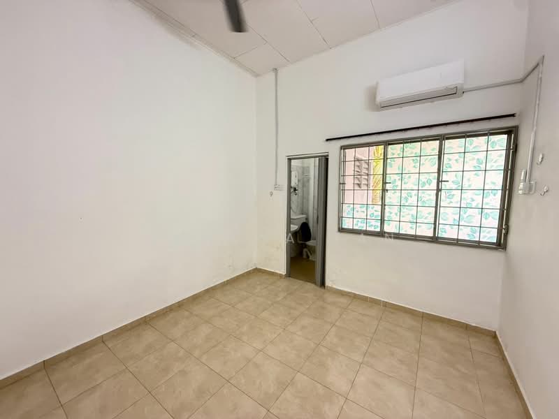 Taman Bukit Beruang untuk Untuk Disewa - RM 1,200 /bulan, Mac 2026 - Interior - PropertyGuru.com.my