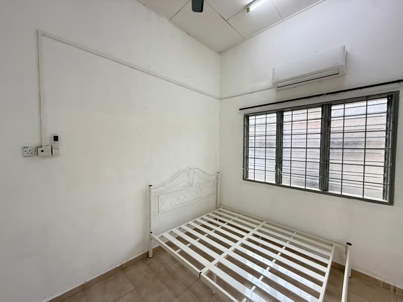 Taman Bukit Beruang untuk Untuk Disewa - RM 1,200 /bulan, Mac 2026 - Bedroom - PropertyGuru.com.my