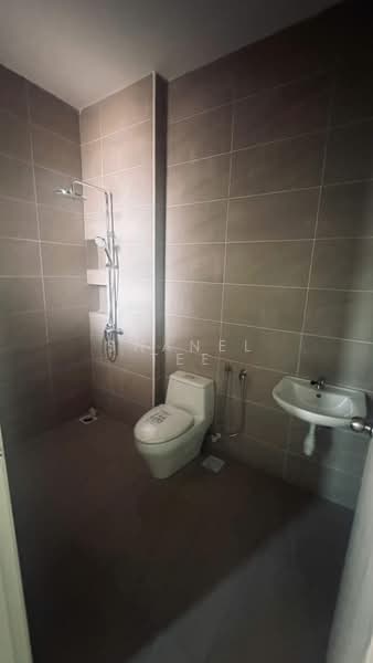 Cluster House for Sale in Taman Tasik Indah (Kluang) - Shanel Tee - Bathroom - PropertyGuru.com.my