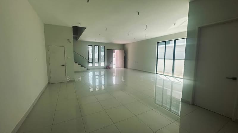 Cluster House for Sale in Taman Tasik Indah (Kluang) - Shanel Tee - Living Room - PropertyGuru.com.my
