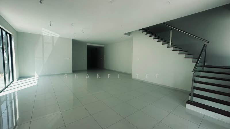 Cluster House for Sale in Taman Tasik Indah (Kluang) - Shanel Tee - Living Room - PropertyGuru.com.my
