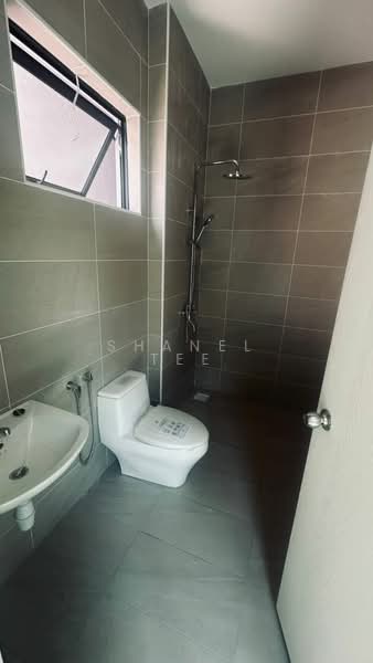 Cluster House for Sale in Taman Tasik Indah (Kluang) - Shanel Tee - Bathroom - PropertyGuru.com.my