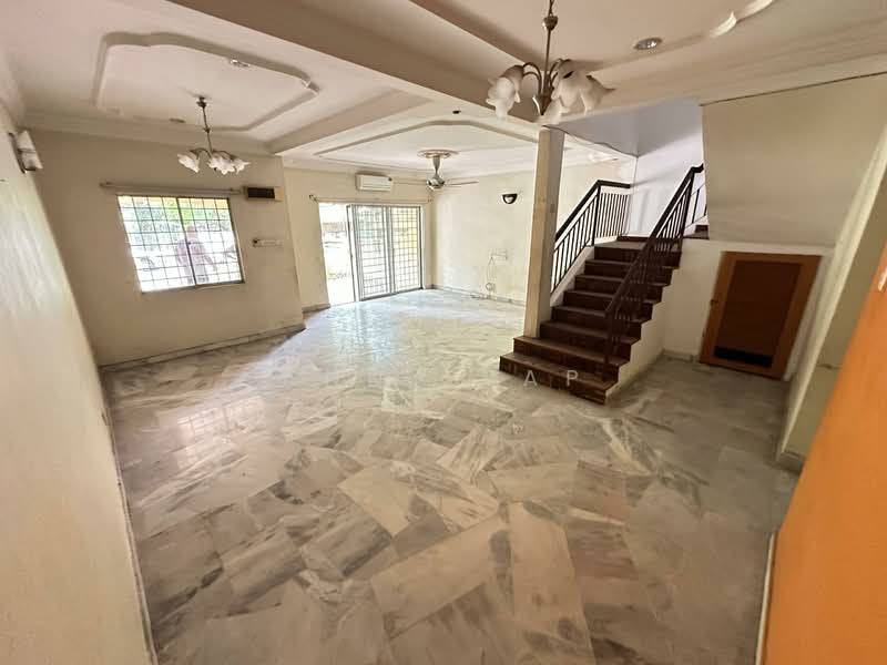 Rumah Teres 2 Tingkat untuk Dijual di Taman Velox (Rawang) - Andy Yap - Living Room - PropertyGuru.com.my