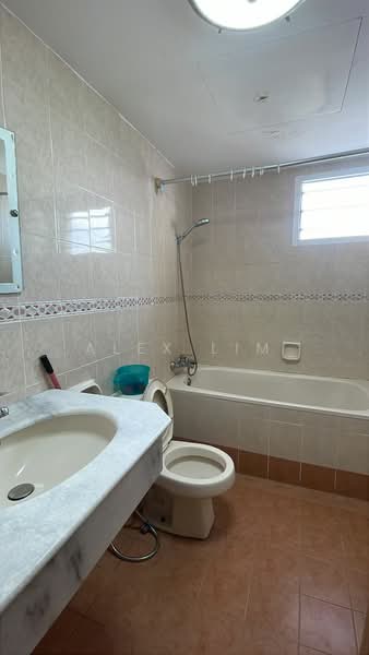 Condominium for Rent at Gurney Park Condominium - Alex Lim - Bathroom - PropertyGuru.com.my