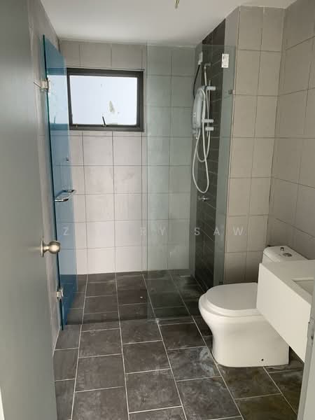 Service Residence for Sale at E'Island Lake Haven - Zeckry Saw - Bathroom - PropertyGuru.com.my