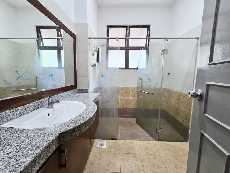 Cluster House for Sale in Austin Heights (Tebrau) - Yik Tat - Bathroom - PropertyGuru.com.my