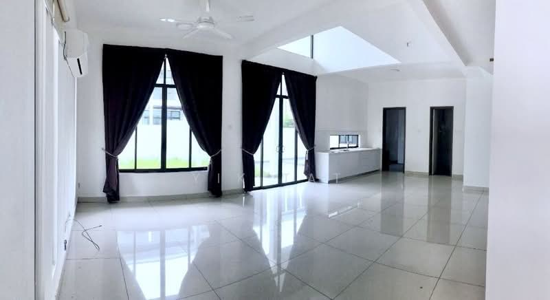 Cluster House for Sale in Taman Adda Heights (Tebrau) - Yik Tat - Living Room - PropertyGuru.com.my
