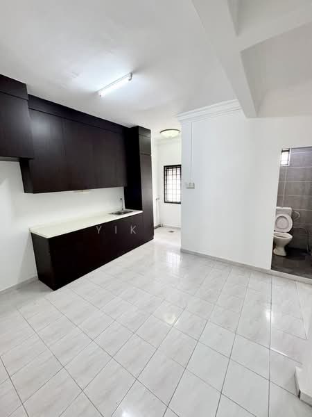 2-storey Terraced House for Sale in Taman Mount Austin (Tebrau) - Yik Tat - Kitchen - PropertyGuru.com.my