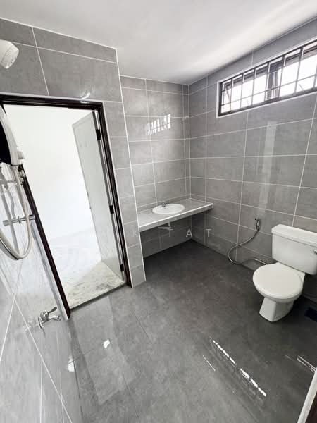 2-storey Terraced House for Sale in Taman Mount Austin (Tebrau) - Yik Tat - Bathroom - PropertyGuru.com.my