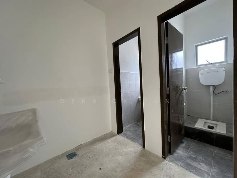 Terrace Factory for Rent in Kulai (Johor) - Derrick Tan - Bathroom - PropertyGuru.com.my