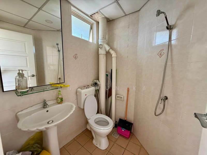 Condominium for Rent at Putra Marine Resort - Gan Chun Kai - Bathroom - PropertyGuru.com.my