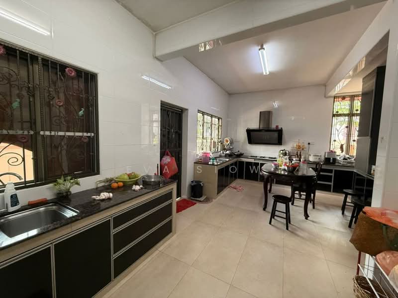 Semi-Detached House for Sale in Taman Impian Emas (Skudai) - Eva Siow - Kitchen - PropertyGuru.com.my