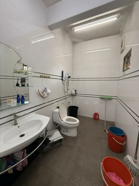 Semi-Detached House for Sale in Taman Impian Emas (Skudai) - Eva Siow - Bathroom - PropertyGuru.com.my