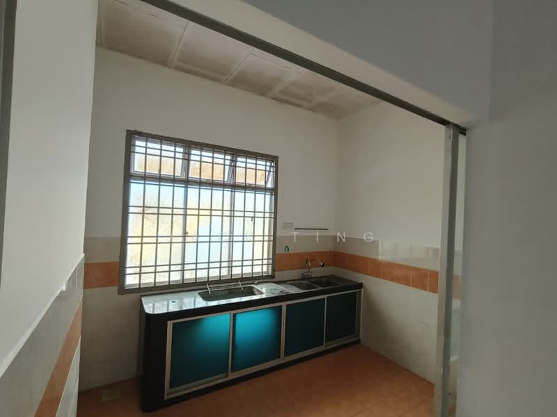 Taman Kempas Indah untuk Untuk Dijual - RM 515,000, Apr 2026 - Kitchen - PropertyGuru.com.my
