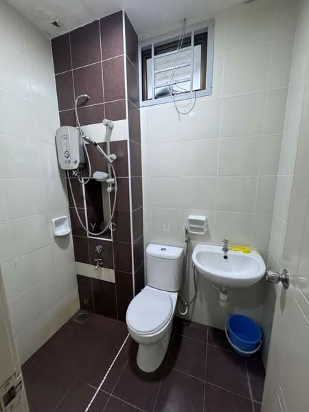 Rumah Teres 2 Tingkat untuk Dijual di Bandar Dato Onn (Tebrau) - YC Fung - Bathroom - PropertyGuru.com.my
