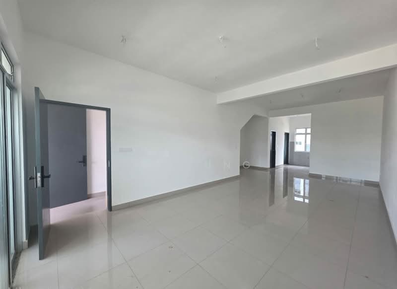 2-storey Terraced House for Sale in Bandar Dato Onn (Tebrau) - YC Fung - Living Room - PropertyGuru.com.my