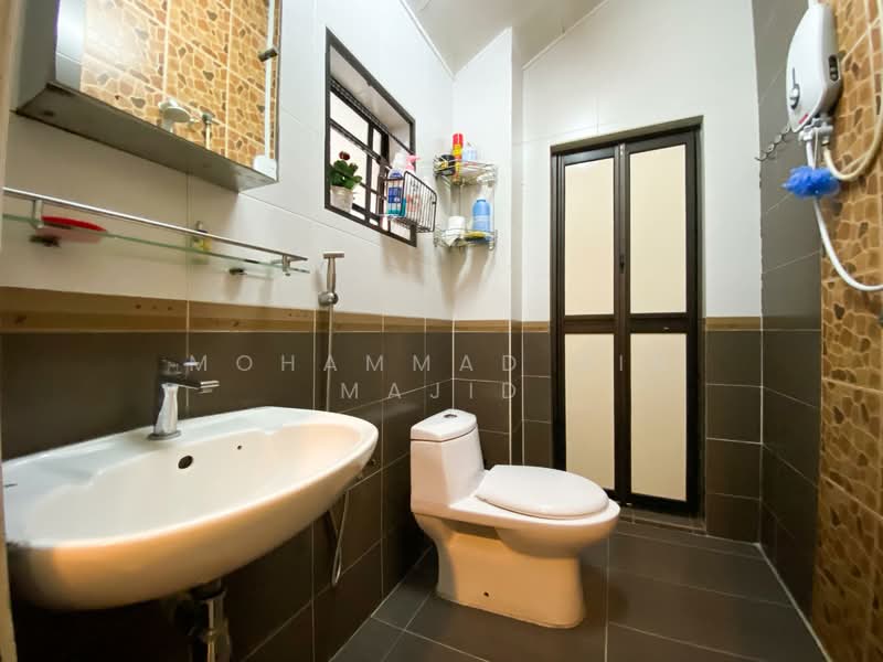 2-storey Terraced House for Sale in Bandar Bukit Tinggi (Klang) - Mohammad Din Majid - Bathroom - PropertyGuru.com.my