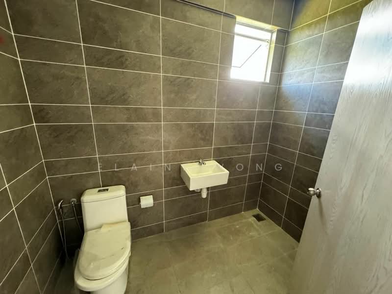 3-storey Terraced House for Sale in Kota Kinabalu (Sabah) - Elaine Wong - Bathroom - PropertyGuru.com.my