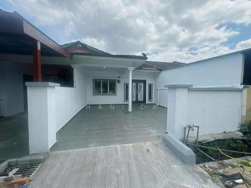 1-storey Terraced House for Sale in Semenyih (Selangor) - Rohani Daud - Exterior - PropertyGuru.com.my