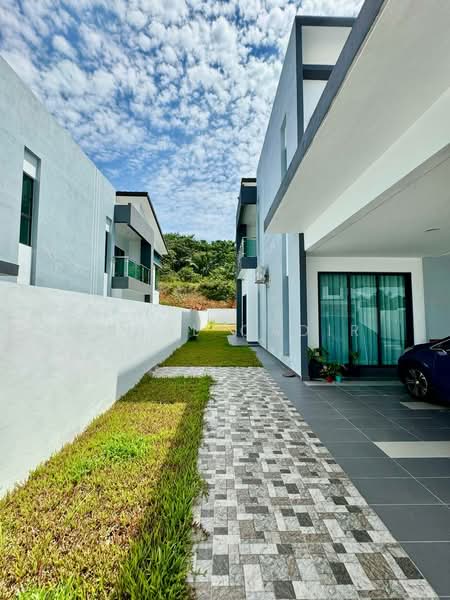 Rumah Berkembar untuk Dijual di Dengkil (Selangor) - Abdul Qadir - Exterior - PropertyGuru.com.my