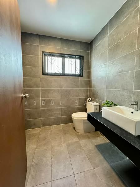 Rumah Berkembar untuk Dijual di Dengkil (Selangor) - Abdul Qadir - Bathroom - PropertyGuru.com.my