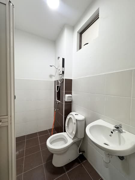 Rumah Teres 2 Tingkat untuk Disewa di Mutiara Rini (Skudai) - Pauline Goh - Bathroom - PropertyGuru.com.my