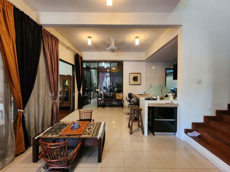 2-storey Terraced House for Sale in Bukit Jelutong (Shah Alam) - Mohammad Din Majid - Living Room - PropertyGuru.com.my