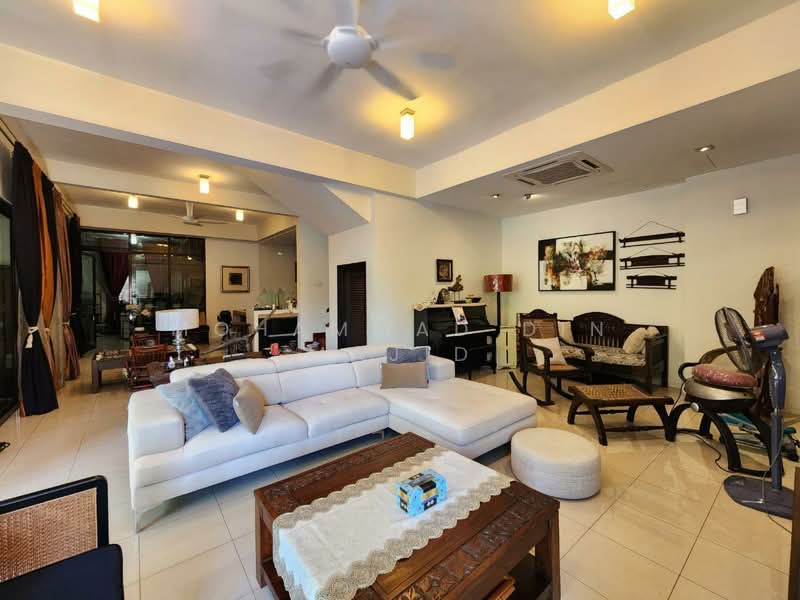 2-storey Terraced House for Sale in Bukit Jelutong (Shah Alam) - Mohammad Din Majid - Living Room - PropertyGuru.com.my