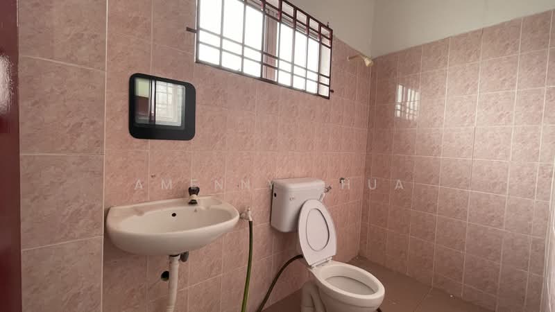 Rumah Teres 2 Tingkat untuk Disewa di Taman Sejati (Klang) - Amenny Chua - Bathroom - PropertyGuru.com.my
