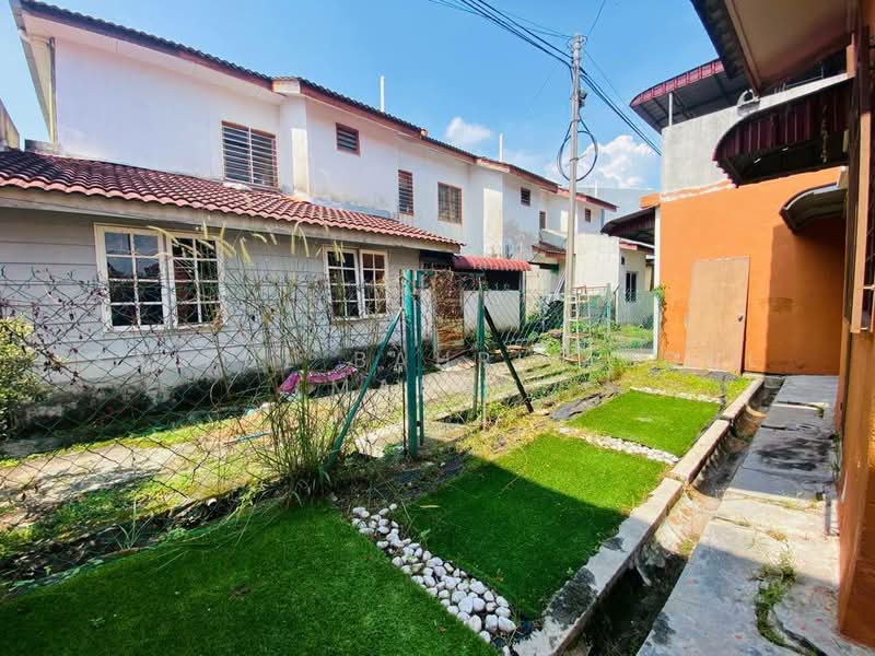 2-storey Terraced House for Sale in Bandar Saujana Putra (Tanjong Duabelas) - Saiful Bahri Abdul Manan - Exterior - PropertyGuru.com.my