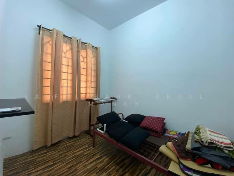 2-storey Terraced House for Sale in Bandar Saujana Putra (Tanjong Duabelas) - Saiful Bahri Abdul Manan - Bedroom - PropertyGuru.com.my