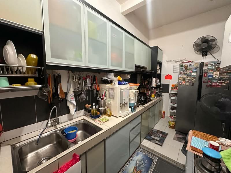 Semi-Detached House for Sale in Taman Indah Puteri (Sepang) - Zilla Ahmad - Kitchen - PropertyGuru.com.my