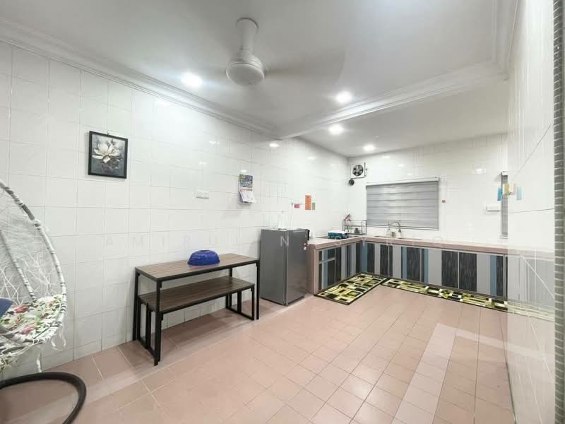 2-storey Terraced House for Sale in Klang (Selangor) - Amirul Nasyriq - Kitchen - PropertyGuru.com.my