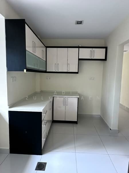 Condominium for Sale at Paradesa Tropica - Adi Zulkarnaen - Kitchen - PropertyGuru.com.my