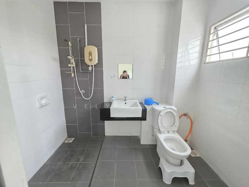 2-storey Terraced House for Rent in Rawang (Selangor) - Evelyn Khoo - Bathroom - PropertyGuru.com.my