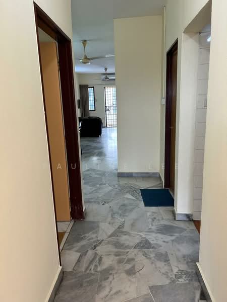 Condominium for Sale at Palm Court Condominium - Pauline Lee - Corridor - PropertyGuru.com.my