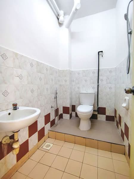 Rumah Teres 2 Tingkat untuk Dijual di Bandar Baru Bangi (Selangor) - Mohd Mortadza Ahmad - Bathroom - PropertyGuru.com.my