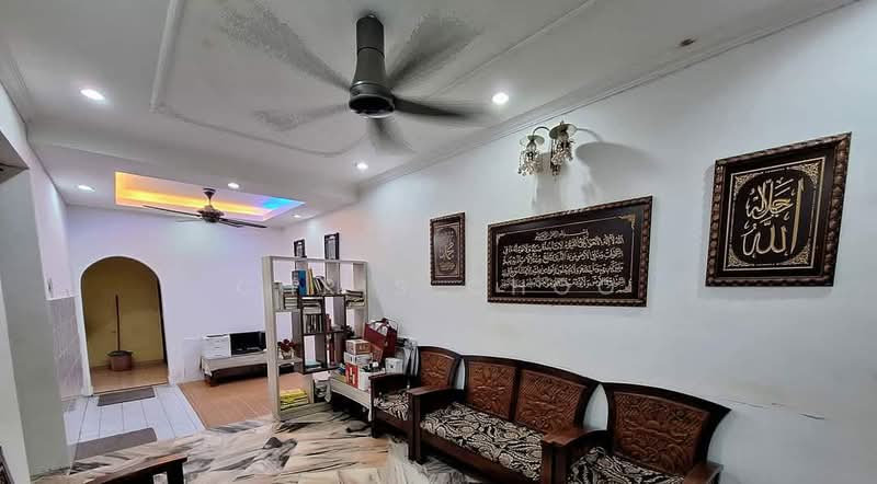 Semi-Detached House for Sale in Sungai Pelek (Selangor) - Chris Choo - Living Room - PropertyGuru.com.my