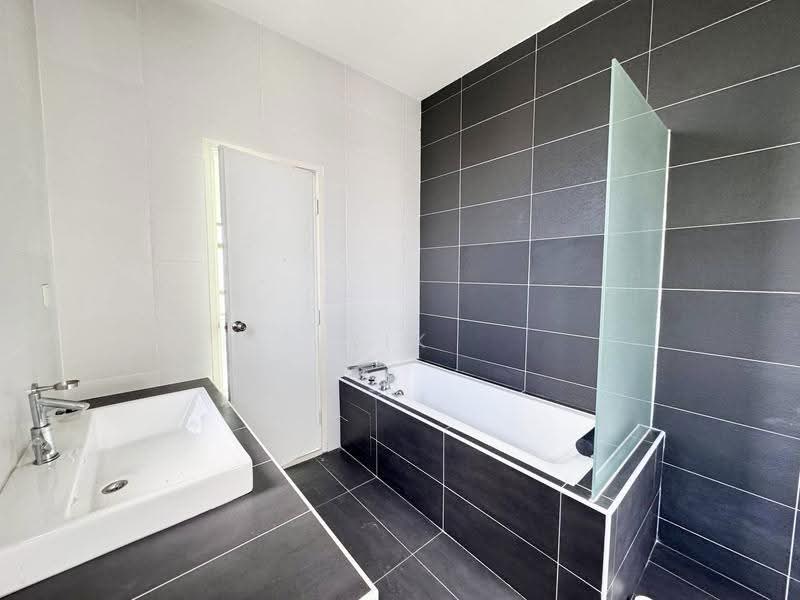 Banglo Pautan untuk Dijual di Bukit Indah (Iskandar Puteri (Nusajaya)) - Yik Tat - Bathroom - PropertyGuru.com.my