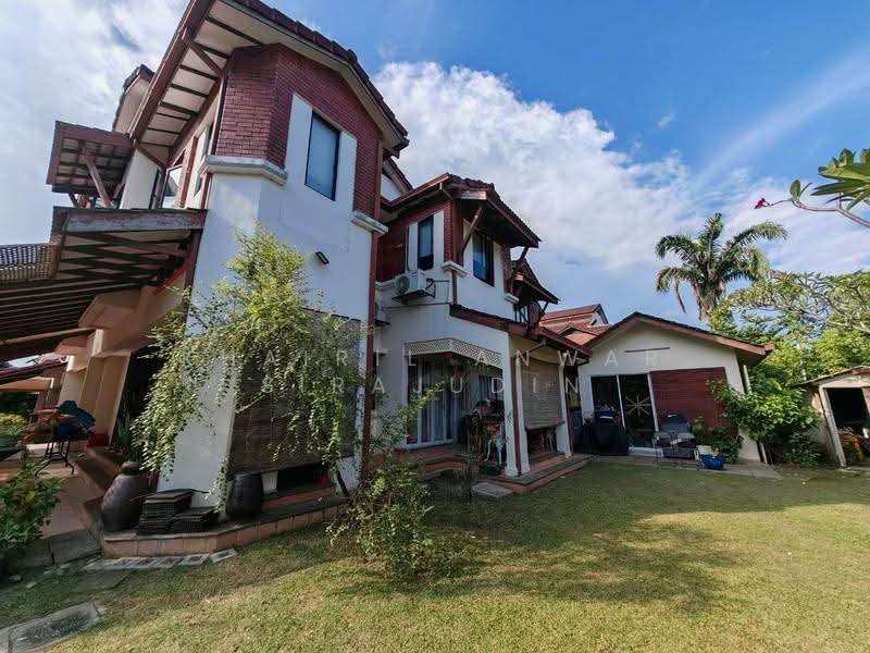 2-storey Terraced House for Sale in Bukit Jelutong (Shah Alam) - Khairil Anwar Sirajudin - Exterior - PropertyGuru.com.my