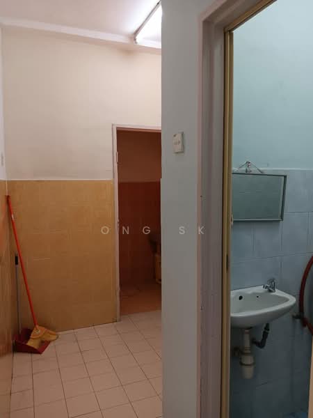 Flat for Rent at Mutiara Magna - Ong SK - Bathroom - PropertyGuru.com.my