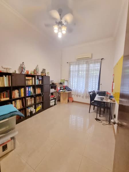 Rumah Berkembar untuk Dijual di Bandar Nusaputra (Puchong) - Evan Goh - Study - PropertyGuru.com.my